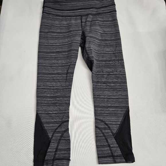 Lululemon Run Inspire Crop Leggings Cyber Stripe Deep Coal Black size 6 - Picture 9 of 16